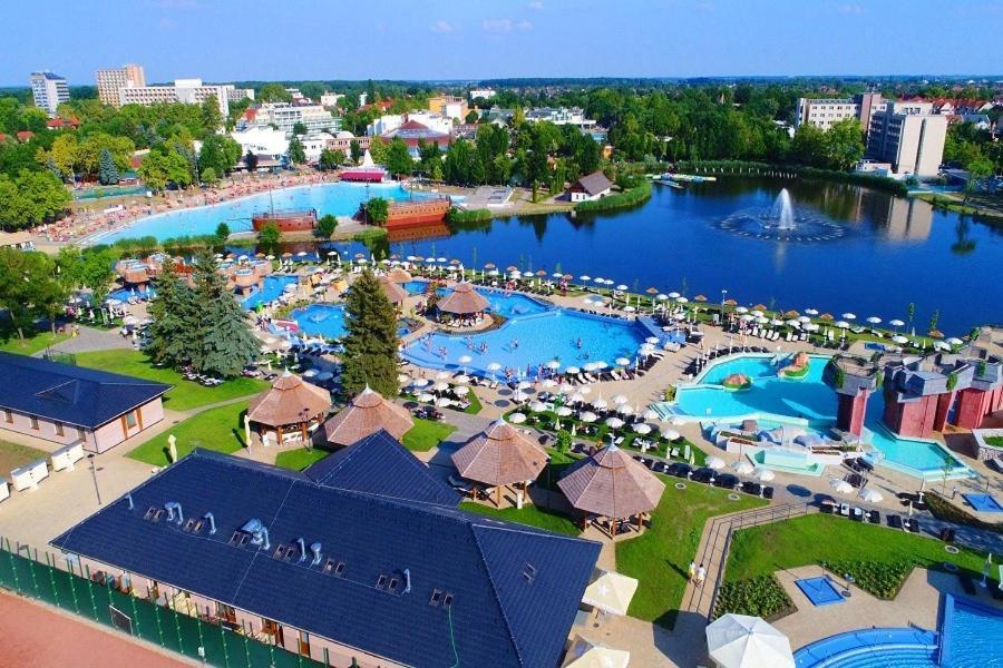 Krisi Apartman Hajdúszoboszló Exterior foto